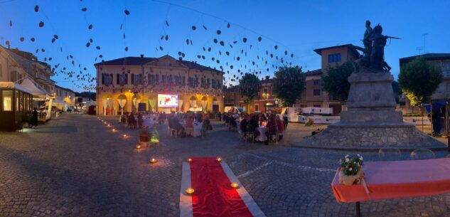 La Guida - In cento alla cena in rosso dedicata alla fragola