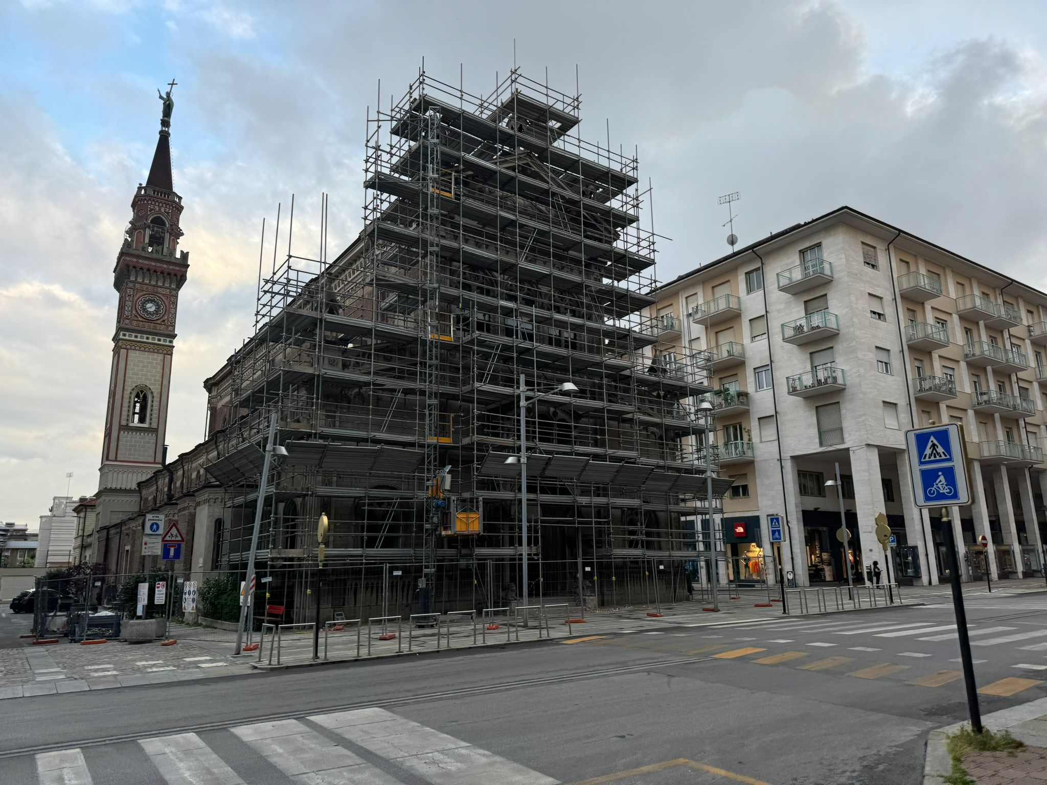 Iniziati i lavori di restauro della facciata della chiesa del Sacro Cuore a Cuneo