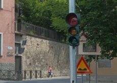 La Guida - Si monta il semaforo in centro a Demonte