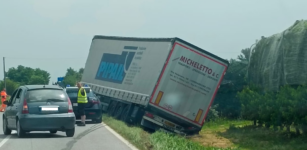 La Guida - Camion fuori strada nella zona di Falicetto di Verzuolo