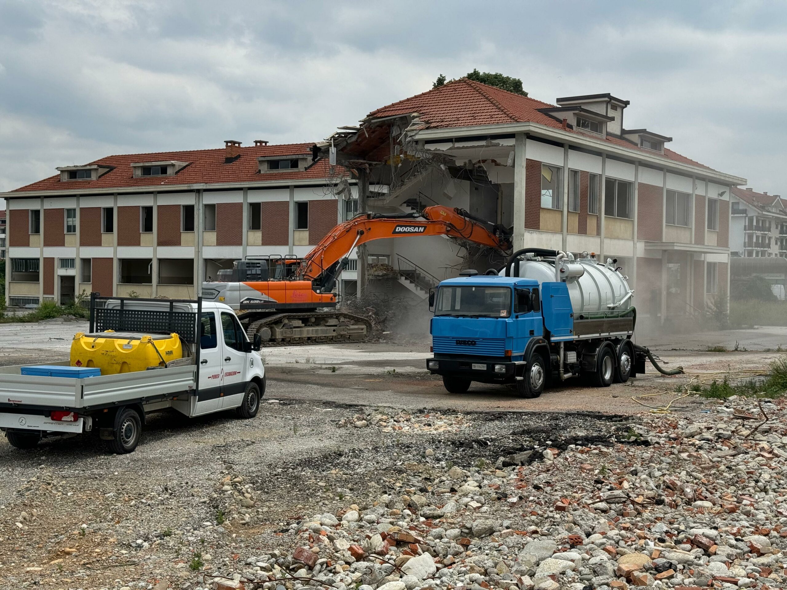 Area ex Enel a Cuneo, si abbattono le ultime strutture