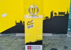 La Guida - Il trofeo del Tour de France al Grattacielo della Regione