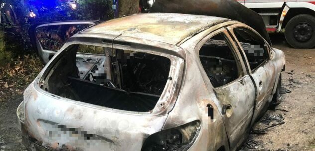 La Guida - Incendio di un’auto a Cervere, nessun ferito