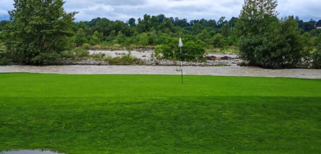 La Guida - Il torrente Gesso si “mangia” una porzione del terreno del golf club Boves