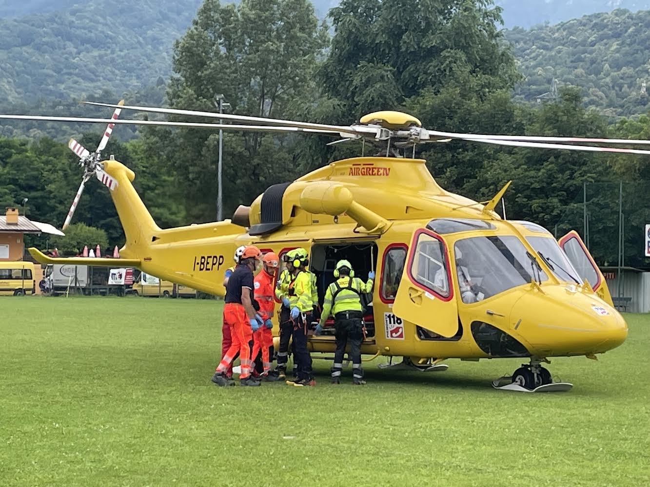 Paesana, malore nell’orto: un 77enne soccorso con l’elicottero