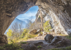 La Guida - Alla scoperta dei ripari del neolitico nascosti nelle Grotte di Aisone