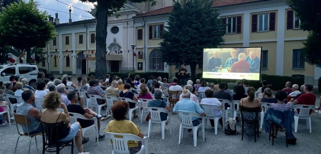 La Guida - Caraglio, in tanti sulla collina del Castello per il cinema all’aperto