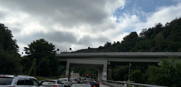 La Guida - Traffico: code fino a 4 km sull’autostrada Torino-Savona