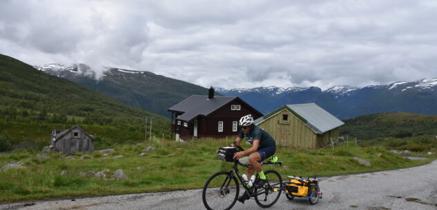 La Guida - In bici sui monti scandinavi: Giovanni Panzera sta per attraversale la catena del Dovrefjellet