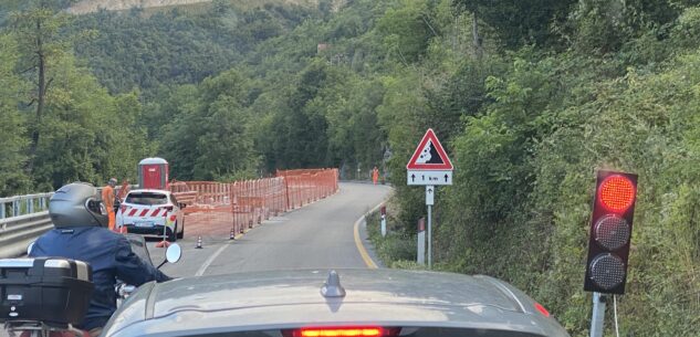 La Guida - Un semaforo e uno spazio di sosta sono la soluzione di Confartigianato al problema dei tir sul Colle di Nava