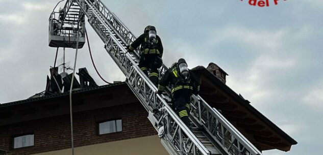 La Guida - Incendio su un tetto a Dronero