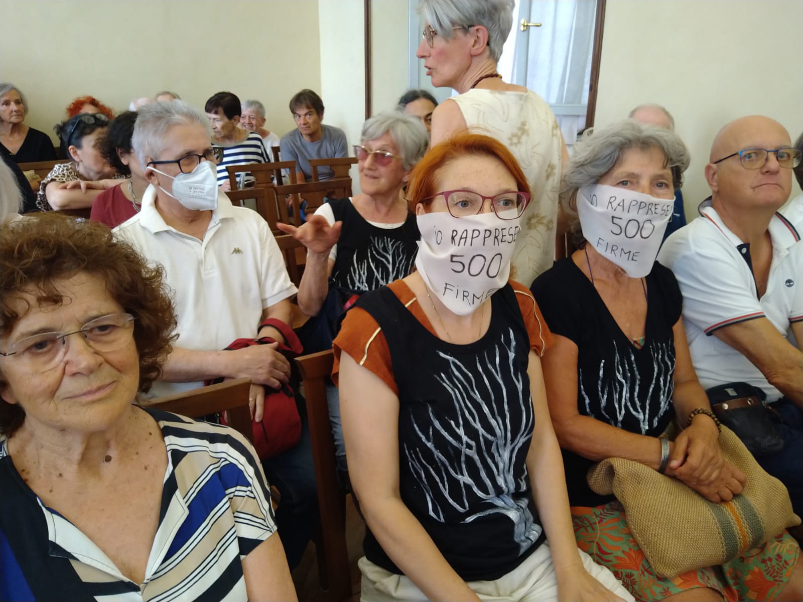 I volontari per la difesa dei cedri di piazza Europa in consiglio comunale