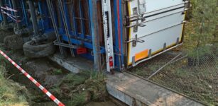 La Guida - Camion fuori strada a Ronchi