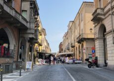 La Guida - Quattro bancarelle del mercato di Fossano spostate in Piazza Dompé