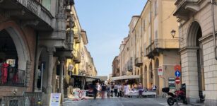 La Guida - Quattro bancarelle del mercato di Fossano spostate in Piazza Dompé