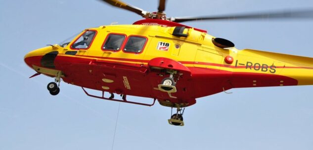 La Guida - Auto esce di strada vicino al casello di Marene: uomo trasportato in ospedale in codice rosso