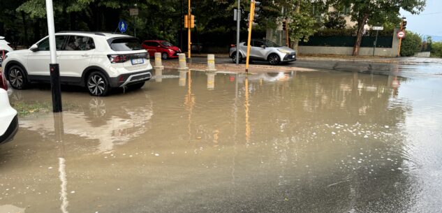 La Guida - Strade piene d’acqua, rami caduti e alberi sradicati