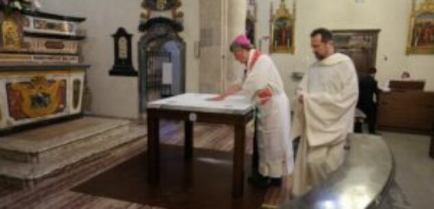 La Guida - L’altare della chiesa di Limone cambia forma: ad inaugurarlo c’è il vescovo Piero Delbosco