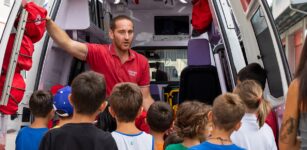 La Guida - I volontari della Croce Rossa di Cuneo spiegano il loro lavoro ai bambini dell’Estate Ragazzi