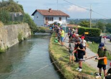 La Guida - Ragazzi che imparano i trucchi del mestiere del pescatore: a Fossano il Memorial Nicolò ed Elia Martini 