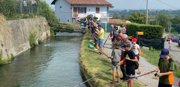 La Guida - Ragazzi che imparano i trucchi del mestiere del pescatore: a Fossano il Memorial Nicolò ed Elia Martini 