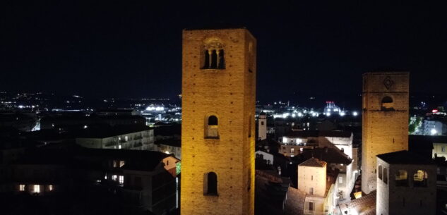 La Guida - Il 10 settembre le torri di Alba si illuminano di giallo