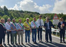 La Guida - Riapre il traffico sul cavalcaferrovia a San Michele Mondovì