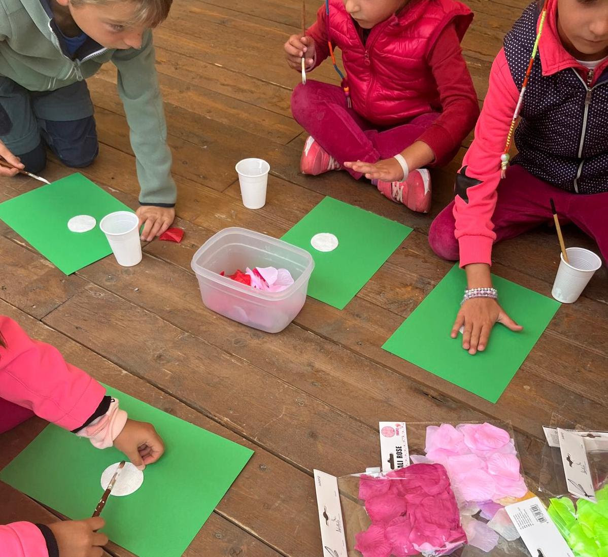 Oggi (15 settembre) alla fiera Ritorno dall’Alpe di Pontechianale i bimbi creano oggetti con il materiale di recupero