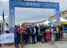 La Guida - Inaugurato il Cuneo Bike Festival: oggi le storie di Walter Bonatti e l’incontro con Paolo Kessisoglu