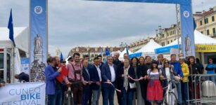 La Guida - Inaugurato il Cuneo Bike Festival: oggi le storie di Walter Bonatti e l’incontro con Paolo Kessisoglu