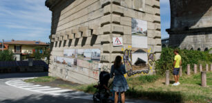 A Cuneo il festival Paesaggi,10 autori per 10 cabine telefoniche La Guida - A Cuneo il festival Paesaggi,10 autori per 10 cabine telefoniche