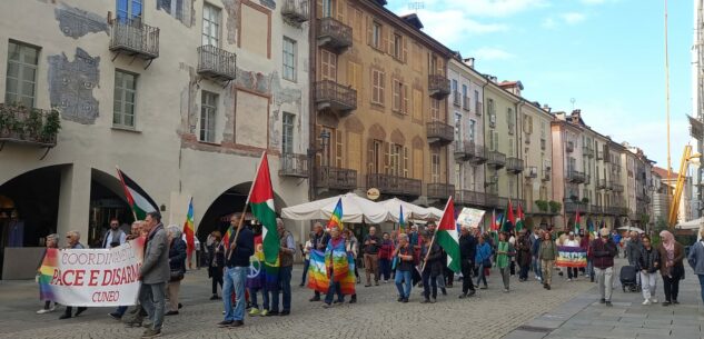 La Guida - A Cuneo la manifestazione per lo stop alla spesa per armi nucleari