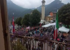 La Guida - Emanuele Filiberto dice di condannare il fascismo, ma in piazza a Valdieri scatta la contestazione