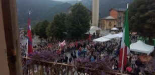 La Guida - Emanuele Filiberto dice di condannare il fascismo, ma in piazza a Valdieri scatta la contestazione