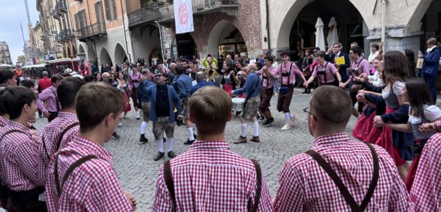 La Guida - La parata dell’Oktoberfest Cuneo in centro città, musica e festa in stile bavarese