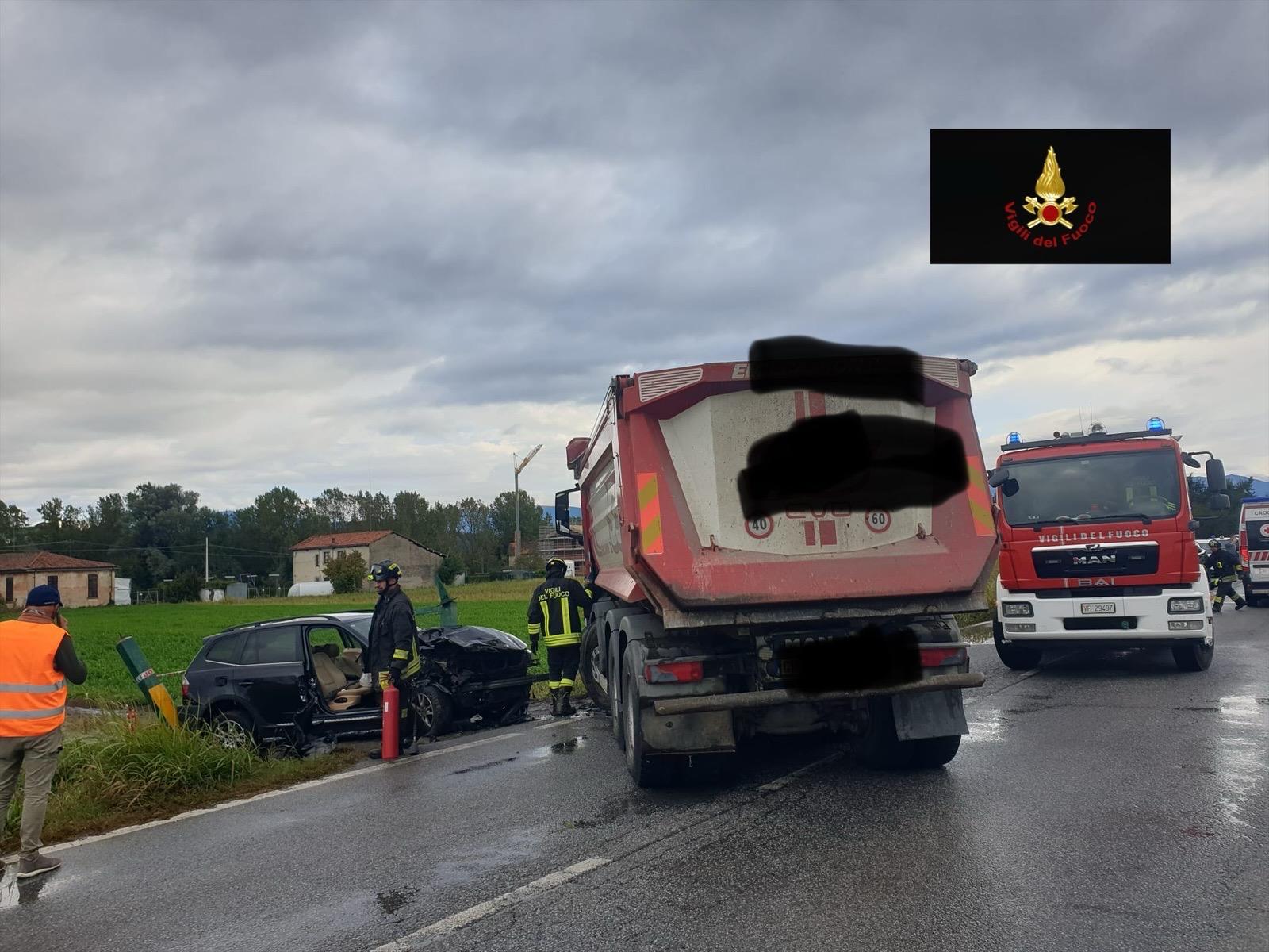 Scontro auto-camion a Mondovì, due persone ferite
