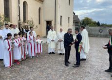 La Guida - Valle Grana, l’ingresso di don Roberto e don Marco (foto)