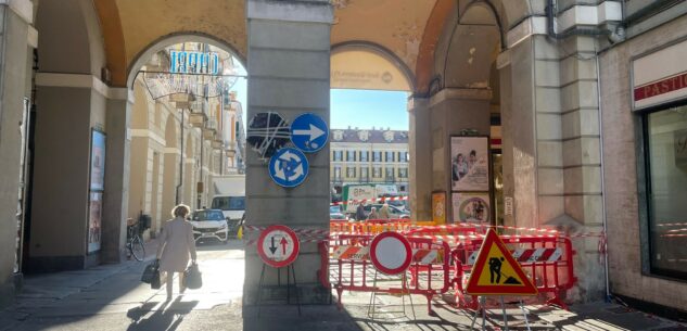 La Guida - Lunedì si sistema l’avvallamento sotto i portici tra piazza Galimberti e via Pascal