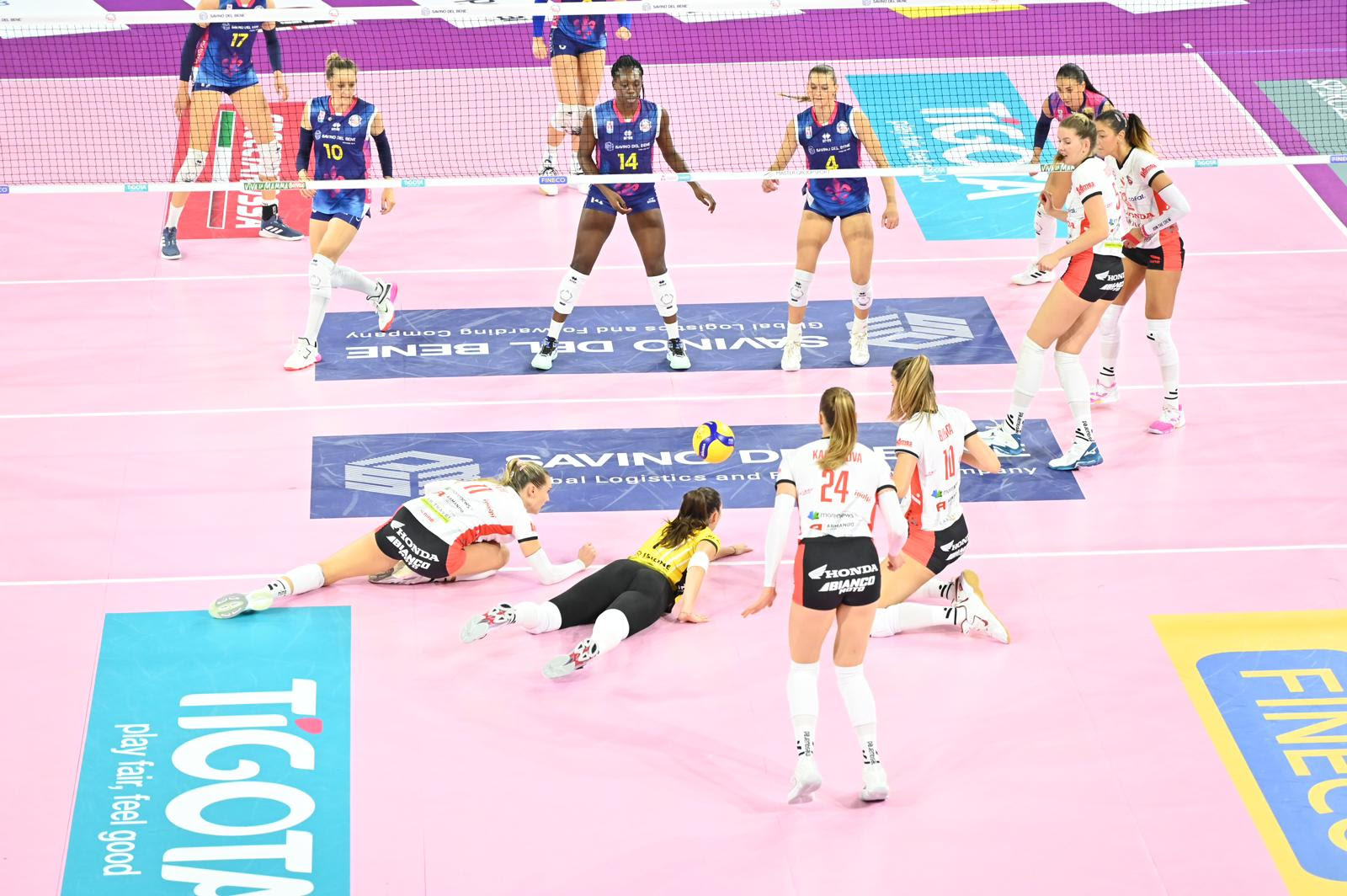 Pallavolo: alle 17 di oggi (domenica 13) il derby piemontese Cuneo-Chieri al Palazzetto