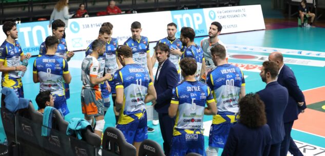 La Guida - Volley, Battocchio e Volpato dopo la vittoria contro Cantù: “Ci attende di peggio quest’anno” (VIDEO)