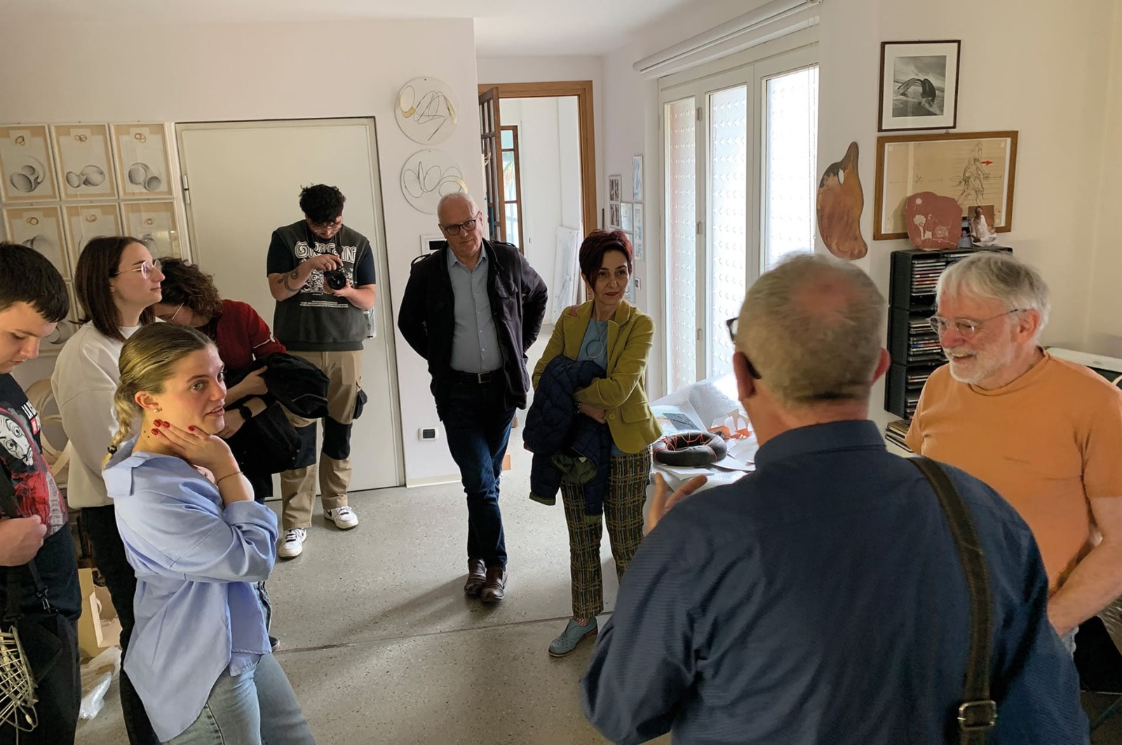 Studenti, mostra e arte, un confronto con Elio Garis