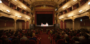 Stagione teatrale al Toselli, 518 gli abbonamenti acquistati e diversi spettacoli già sold out La Guida - Stagione teatrale al Toselli, 518 gli abbonamenti acquistati e diversi spettacoli già sold out