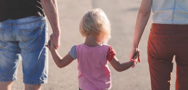 La Guida - Bimbo di tre anni da solo al parco, madre e fratello a processo