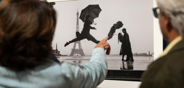 La Guida - “Elliott Erwitt. L’ideale fuggevole”: un racconto in cento scatti alla Castiglia di Saluzzo