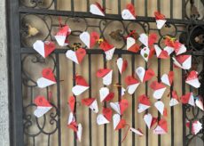 La Guida - Origami a forma di cuore per dire no alla violenza