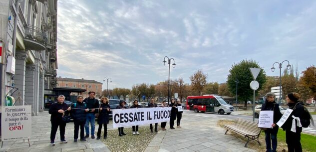 La Guida - Basta collaborazione tra scuola e industria delle armi: “Donne in cammino per la pace” in presidio a Mondovì