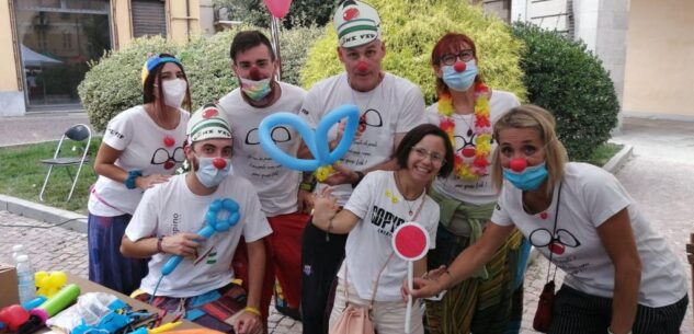 La Guida - Un camice e il naso rosso per portare il sorriso in ospedale