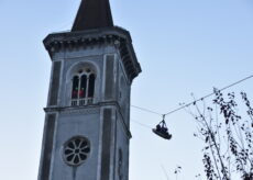 La Guida - Borgo, giù dal campanile in barella