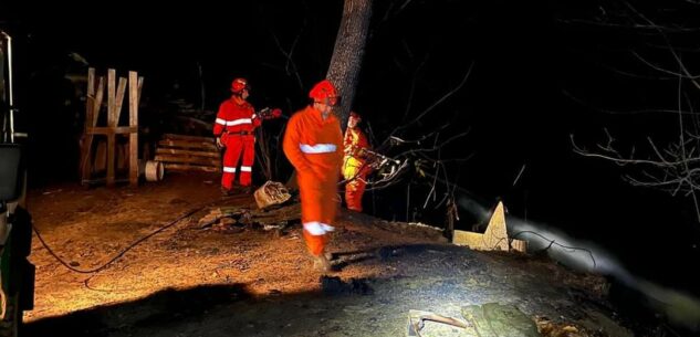 La Guida - Fiamme nel pomeriggio sulle colline di Frabosa Sottana