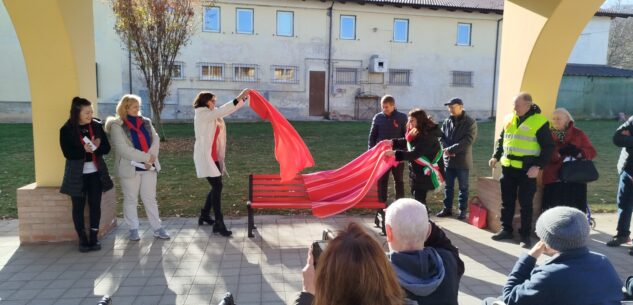 La Guida - Rispetto per le donne, inaugurata a Cervasca una nuova panchina rossa